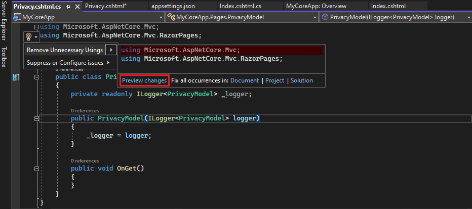 屏幕截图显示了 Visual Studio Code 编辑器中的 Privacy.cshtml 文件，打开了“快速操作”工具提示，并突出显示了“预览更改”。